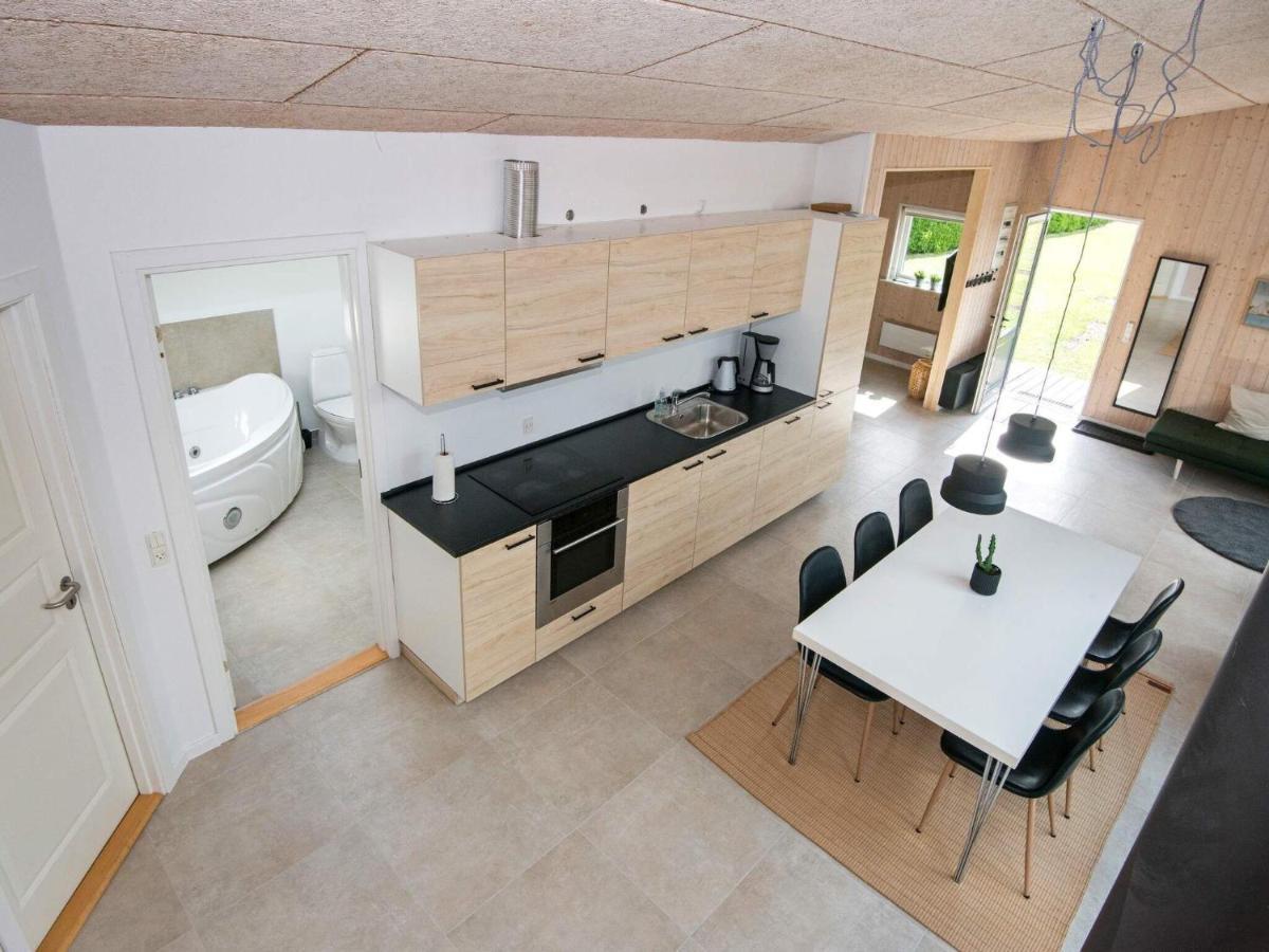 6 Person Holiday Home In Bjert Sonder Bjert Номер фото